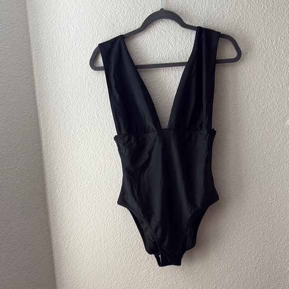 J. Crew V Neck One Piece Swim Suit Size 8 Solid Black Wide Shoulder Straps - Picture 1 of 7